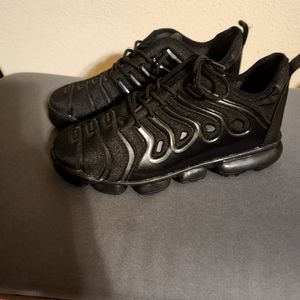 Women's black sz 8.5